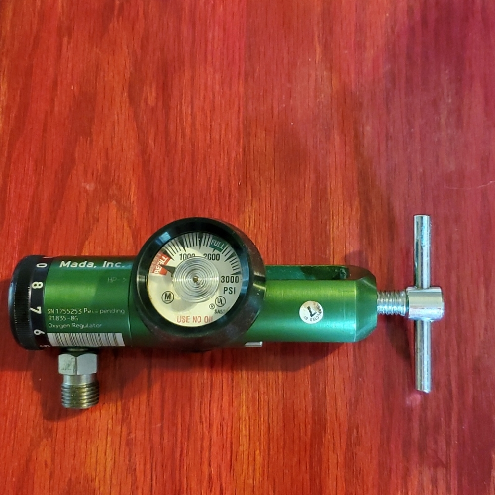 Oxygen regulator